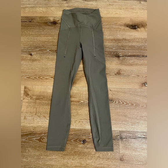 lululemom leggings with pockets - Picture 2 of 3